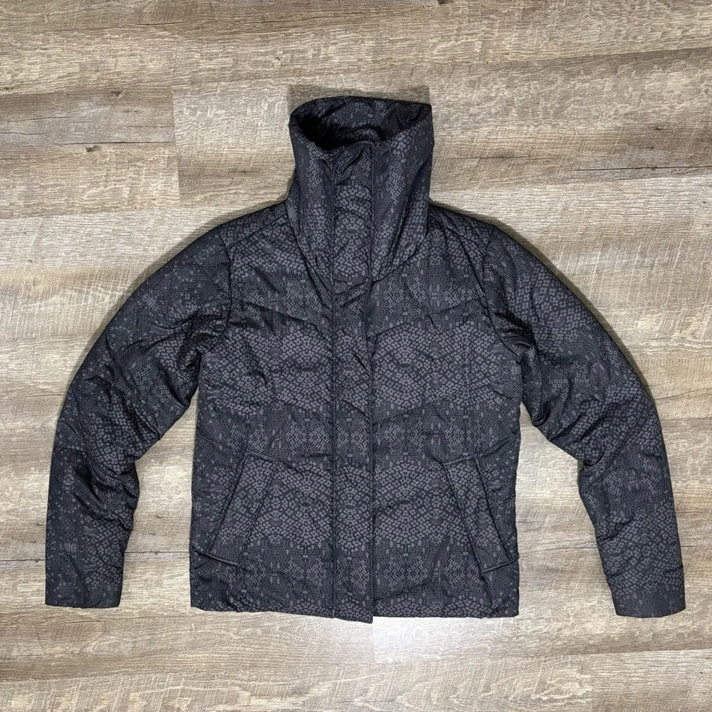 Patagonia Puffer Jacket Women's M Full Zip Gray Insulated AOP Geometric - Picture 9 of 9
